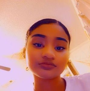 Meet your Posher, Kiana